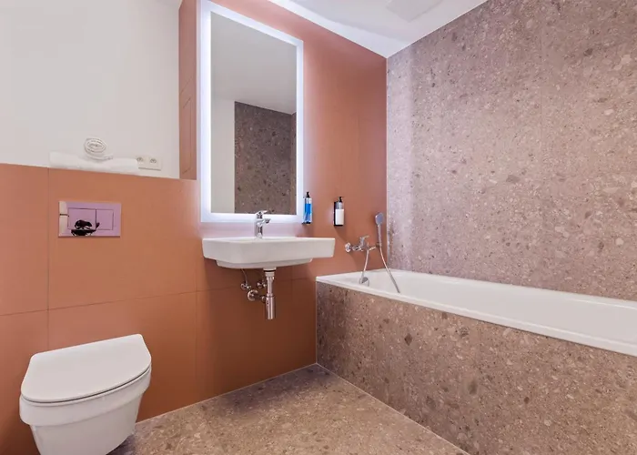 Lam Lavender - Free Parking ブラチスラヴァ